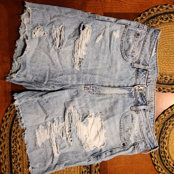 SOLD Tomgirl Bermuda Shorts - Picture 4 of 7